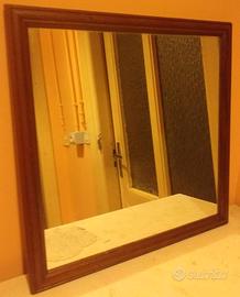Specchio con cornice in legno