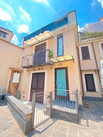 MUGNANO; Duplex+Posto Auto in Corte MAV482