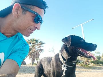 Pet sitter affidabile e amante degli animali