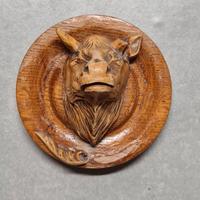 Scultura testa di animale scolpita