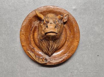 Scultura testa di animale scolpita