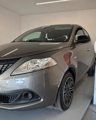 Lancia Ypsilon 1.0 FireFly 5 porte S&S Hybrid Silv