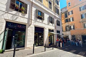 Cessione attività Negozio a Monti, alta visibilità