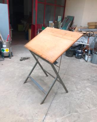 Tavolo da disegno su supporto