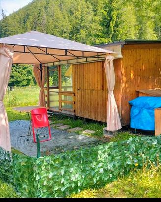 Roulotte con casetta stanziale in campeggio