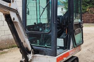 Escavatore bob cat 320 16 ql