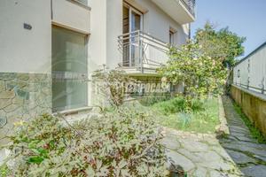 TRILOCALE IN BIFAMILIARE RISTRUTTURATO CON PARZIAL