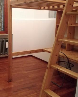 Letto a soppalco matrimoniale IKEA con scrivania