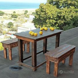 Tavolo e panche in legno massello