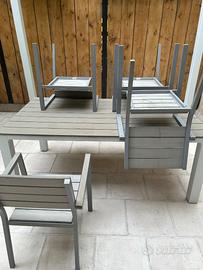 Tavolo e sedie da esterno