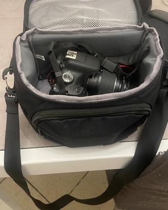 Macchina fotografica Canon EOS 2000D