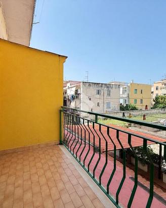 2 LOCALI A POZZUOLI