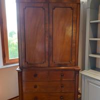 Camiciera inglese in mogano in stile Regency,