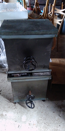 Regolatore di tensione