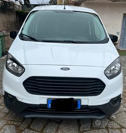 Ford transit cuirier
