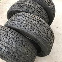 4 gomme invernali 325 35 22 e 285 40 22 Pirelli