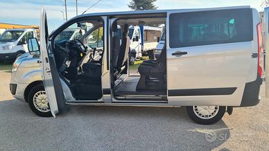 Ford transit custom 8 posti vettura