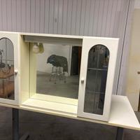 Pensile da bagno con specchi e illuminazione