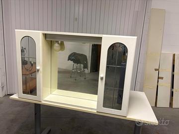 Pensile da bagno con specchi e illuminazione