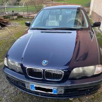 BMW 318i blu
