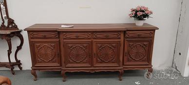 Credenza barocco piemontese in noce scolpito.