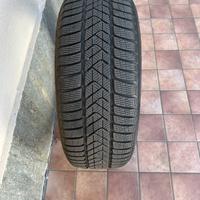 Pneumatici invernali Pirelli 215/50 R18 92V