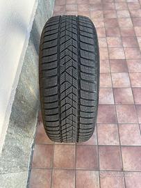 Pneumatici invernali Pirelli 215/50 R18 92V