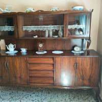 Credenza antica con tavolo e 5 sedie