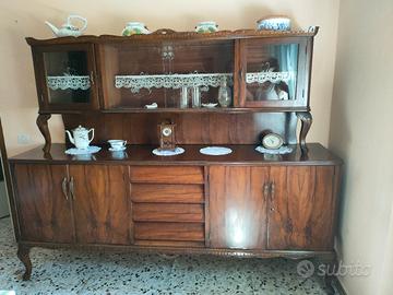 Credenza antica con tavolo e 5 sedie