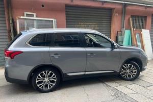 Mitsubishi outlander instyle avd full optional