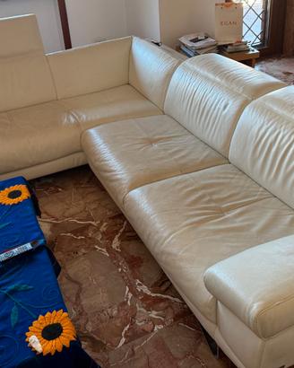 Divano Angolare Natuzzi in Pelle Bianca usato