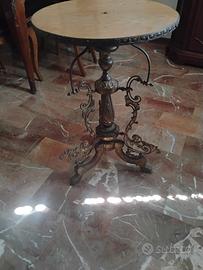 tavolino del 1800 in ghisa lavorata 
