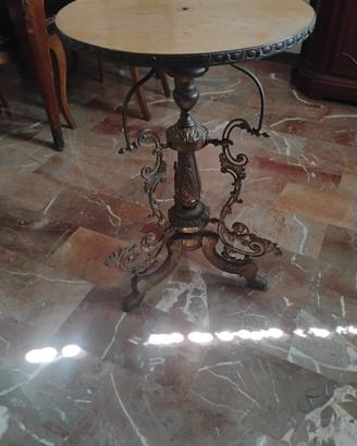 tavolino del 1800 in ghisa lavorata 