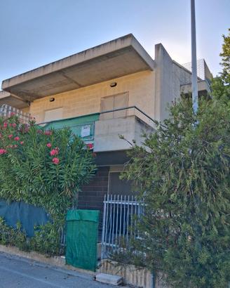 A 50 metri dal mare: due case, due rendite, un'uni