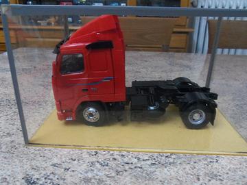 trattore stradale Volvo F 12 scala 1/24