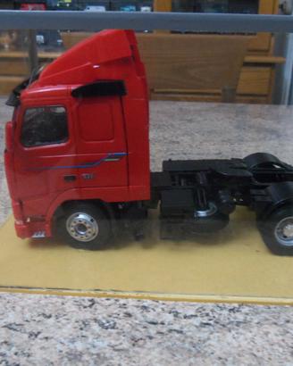 trattore stradale Volvo F 12 scala 1/24
