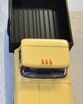 007 JAMES BOND  CHEVROLET TRUCK CORGI