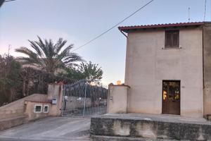 Casa indipendente con giardino