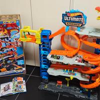 Lotto 5 piste hot wheels city con 30 macchinine