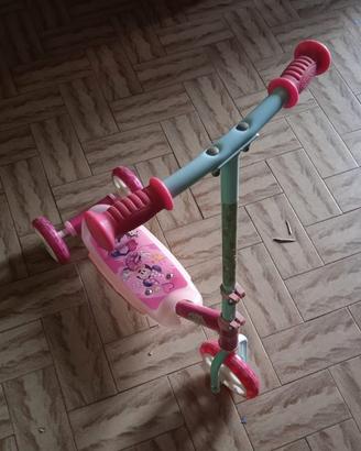Monopattino a tre ruote  Minnie Mouse,