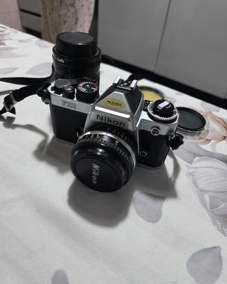 Nikon FE2 + Obiettivo e Accessori 