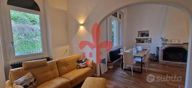 Appartamento di 210 m² con più di 5 locali a Firen