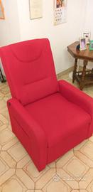 poltrona reclinabile con poggiapiedi