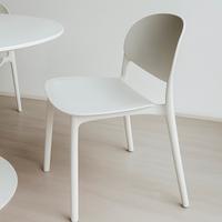 Sedie con schienale circolare