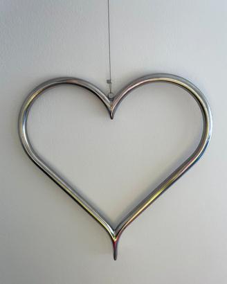 Cuore decorativo in acciaio cromato per parete