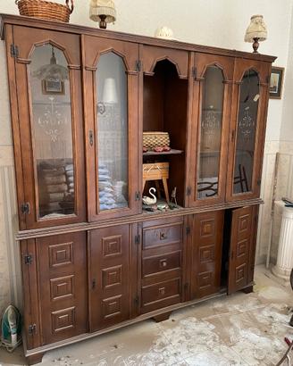 Credenza antica