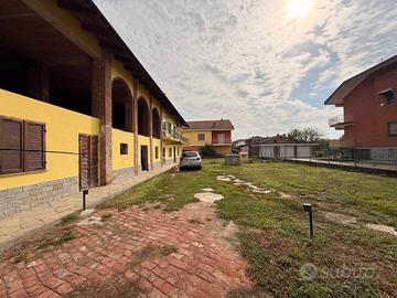 Rustico / Casale di 155 m² con 2 locali a Villaste