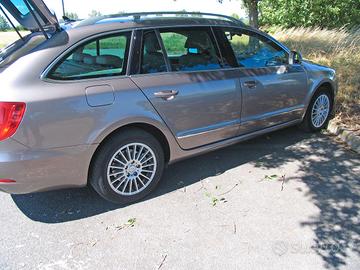 SKODA Superb Wagon 2.0 TDI Elegance 170 CV DSG