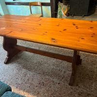 Tavolo in legno massello di pino
