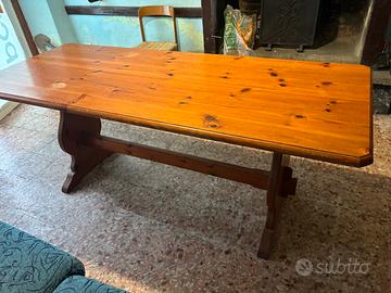 Tavolo in legno massello di pino